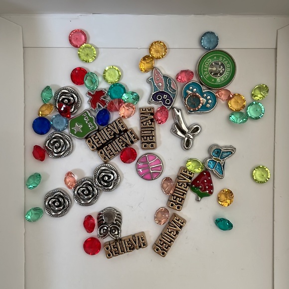 SET OF 2 FLOATING CHARM LOCKET AND NECKLACE - Picture 7 of 7